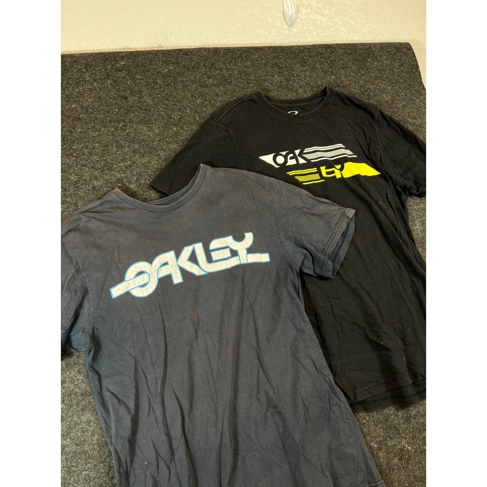 Lot Of 2 Oakley Shirt Mens Medium Black Gray Regular Fit Logo Graphic Basic Tee
